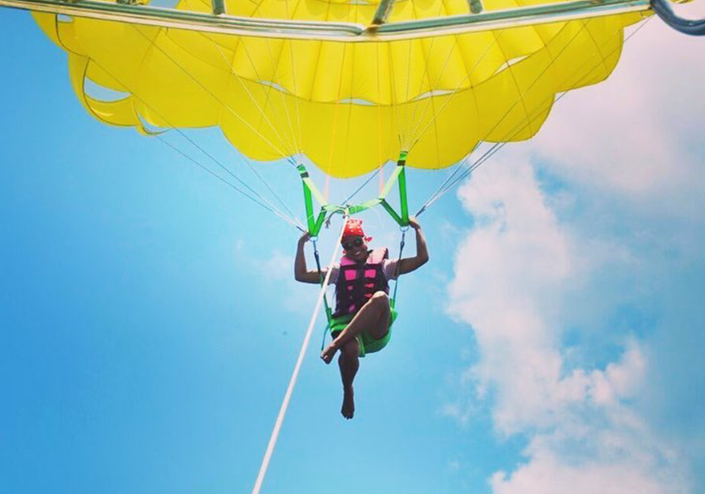 PARASAILING IN ZANZIBAR