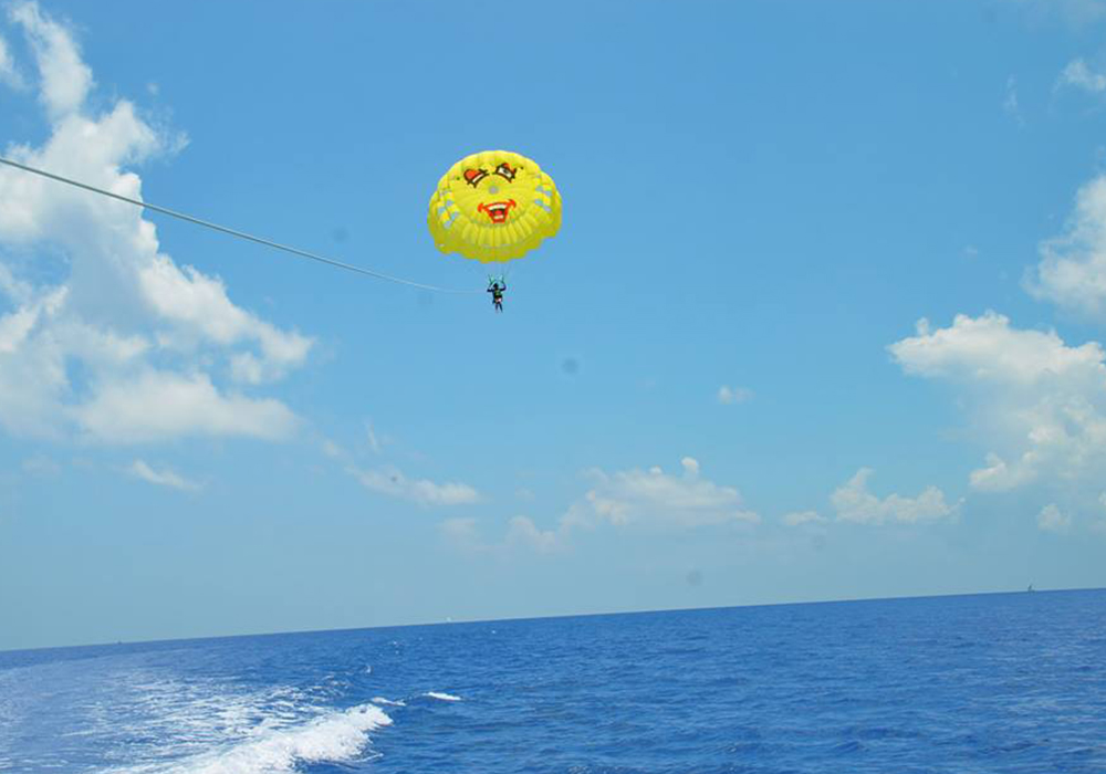 PARASAILING IN ZANZIBAR